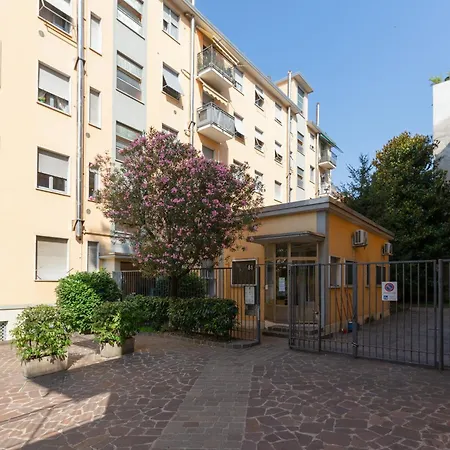 Guesthost - Affori Centro M3 Lovely Милан